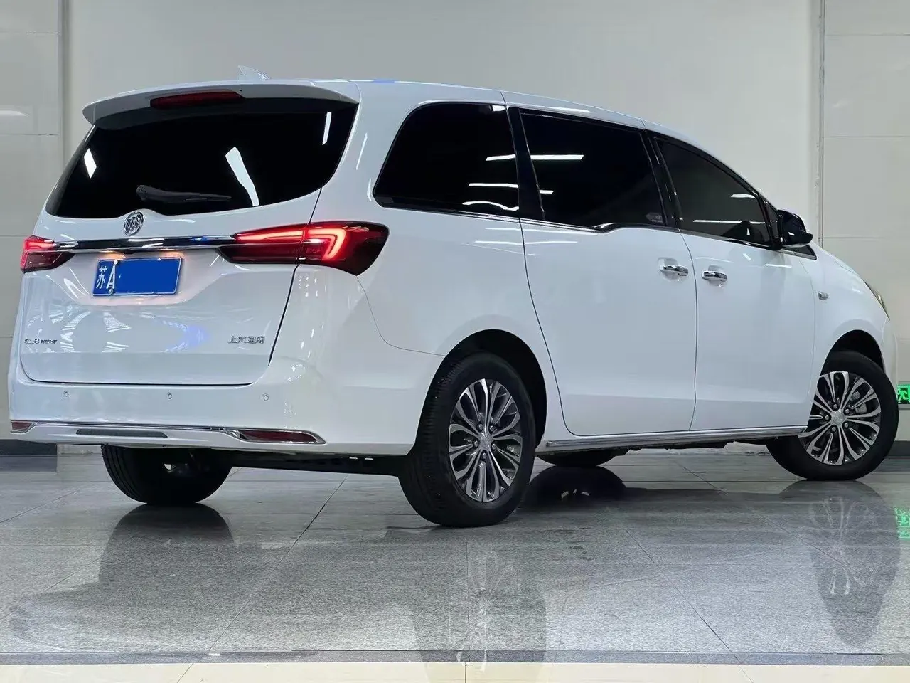 Buick 2023 GL8 Land Business Class 48V 2.0T 652T Luxury Automatic Gear 6