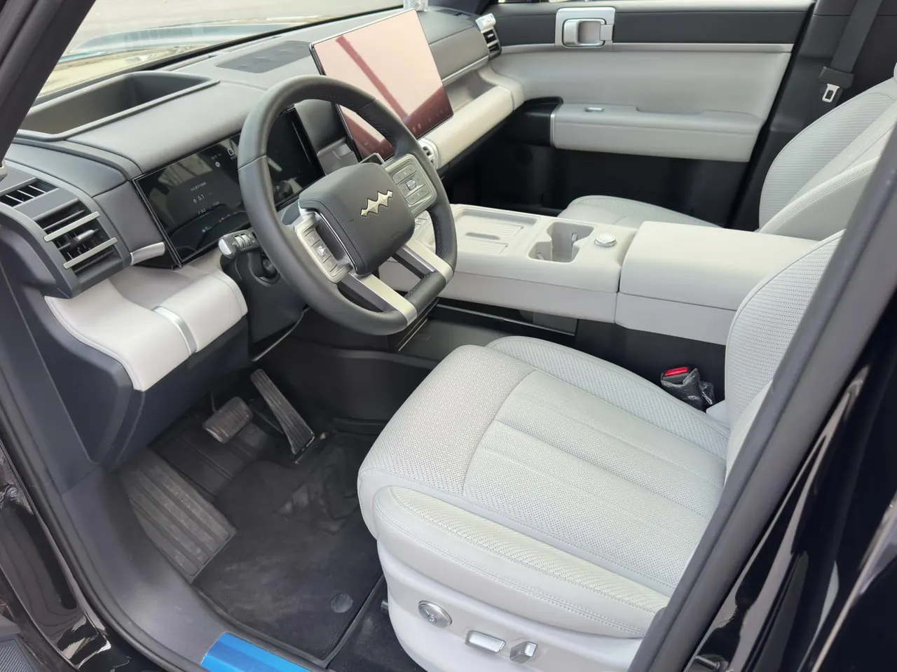 FangChengBao 2025 titanium 7 1.5T stepless 190KM four-wheel drive Max version automatic gear 4