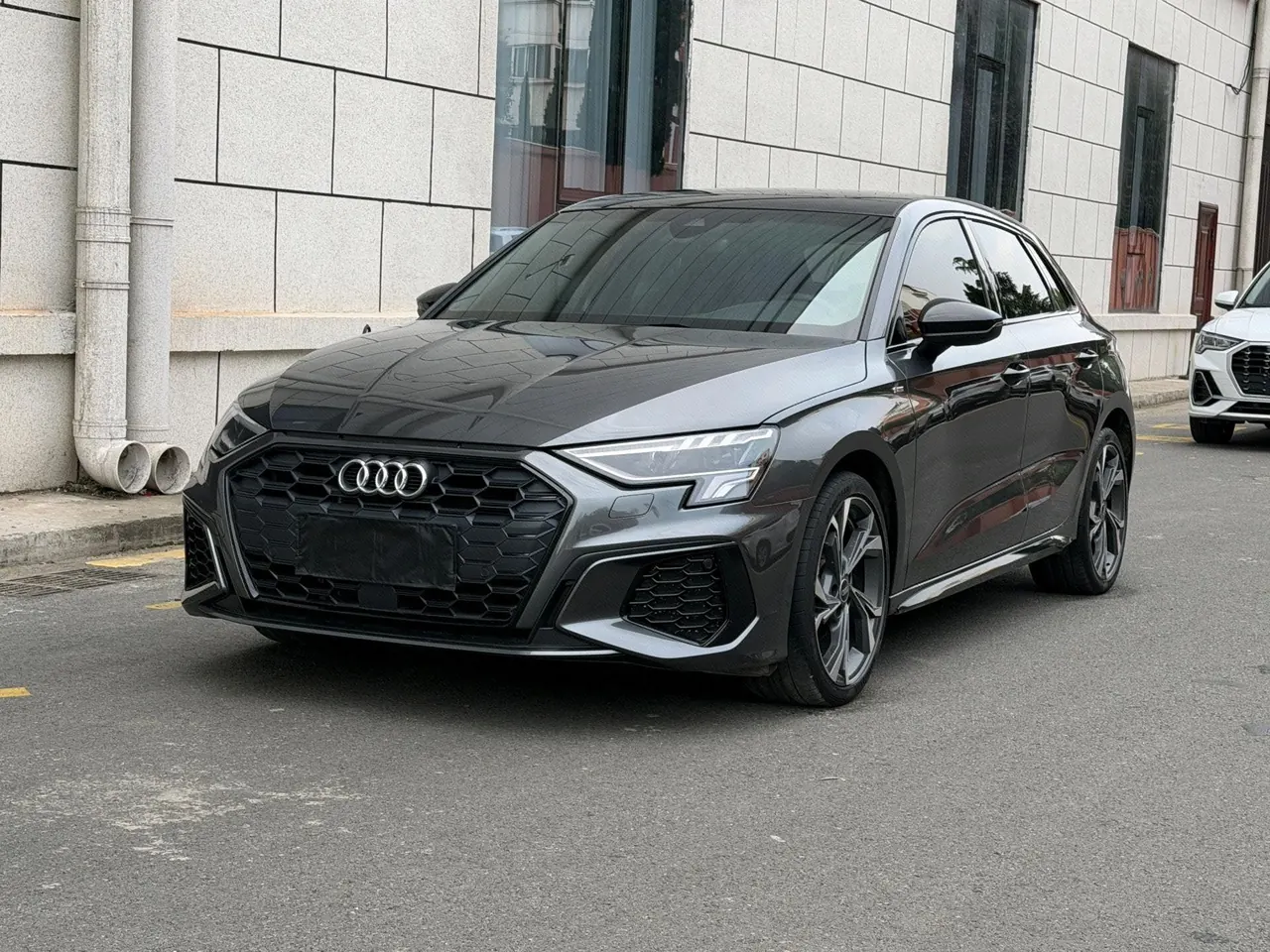 Открыть галерею: Audi 2023 A3 Sportback 1.4TFSI 35TFSI Fashion Sports (Modified) Automatic Gear