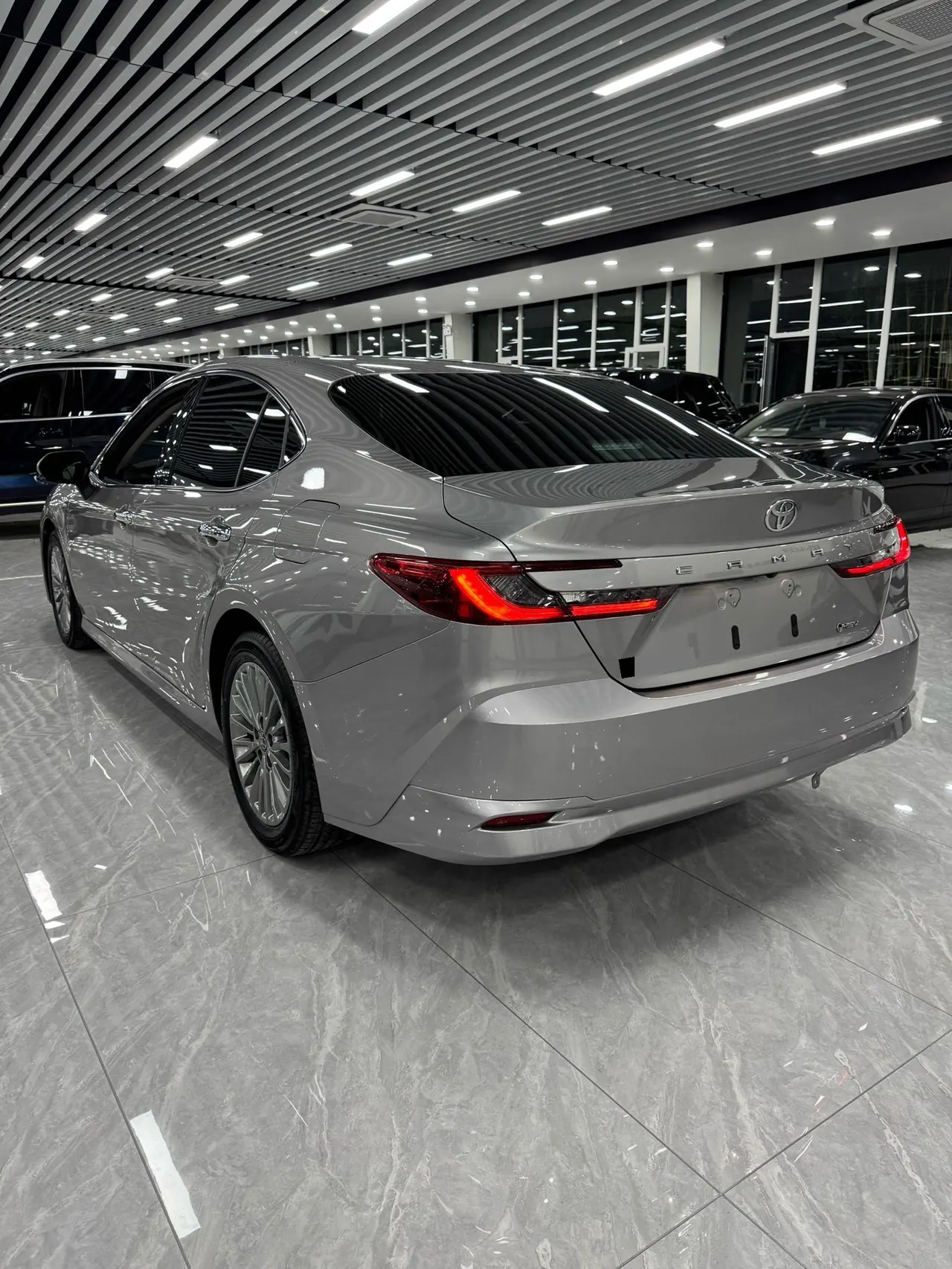 Toyota 2024 Camry Dual Engine 2.0HGVP Stepless Deluxe Automatic Gear 3