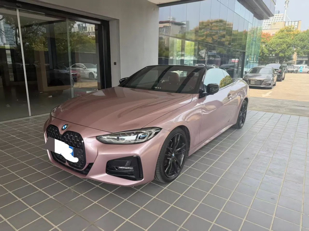 打开图片灯箱:BMW 4 Series (Imported) 2022 425i Convertible Coupe 2.0T M Sports Obsidian Night Suit Automatic Gear