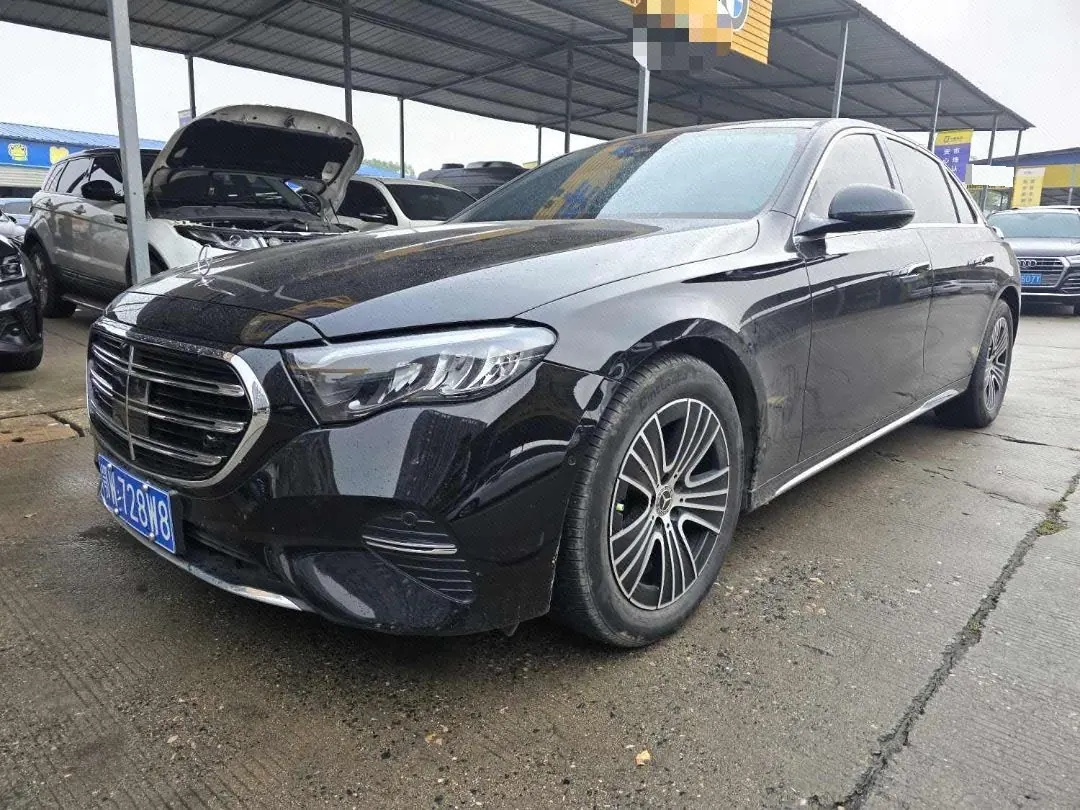 Открыть галерею: Mercedes Benz E Class 2024 E 260 L 48V 2.0T Automatic