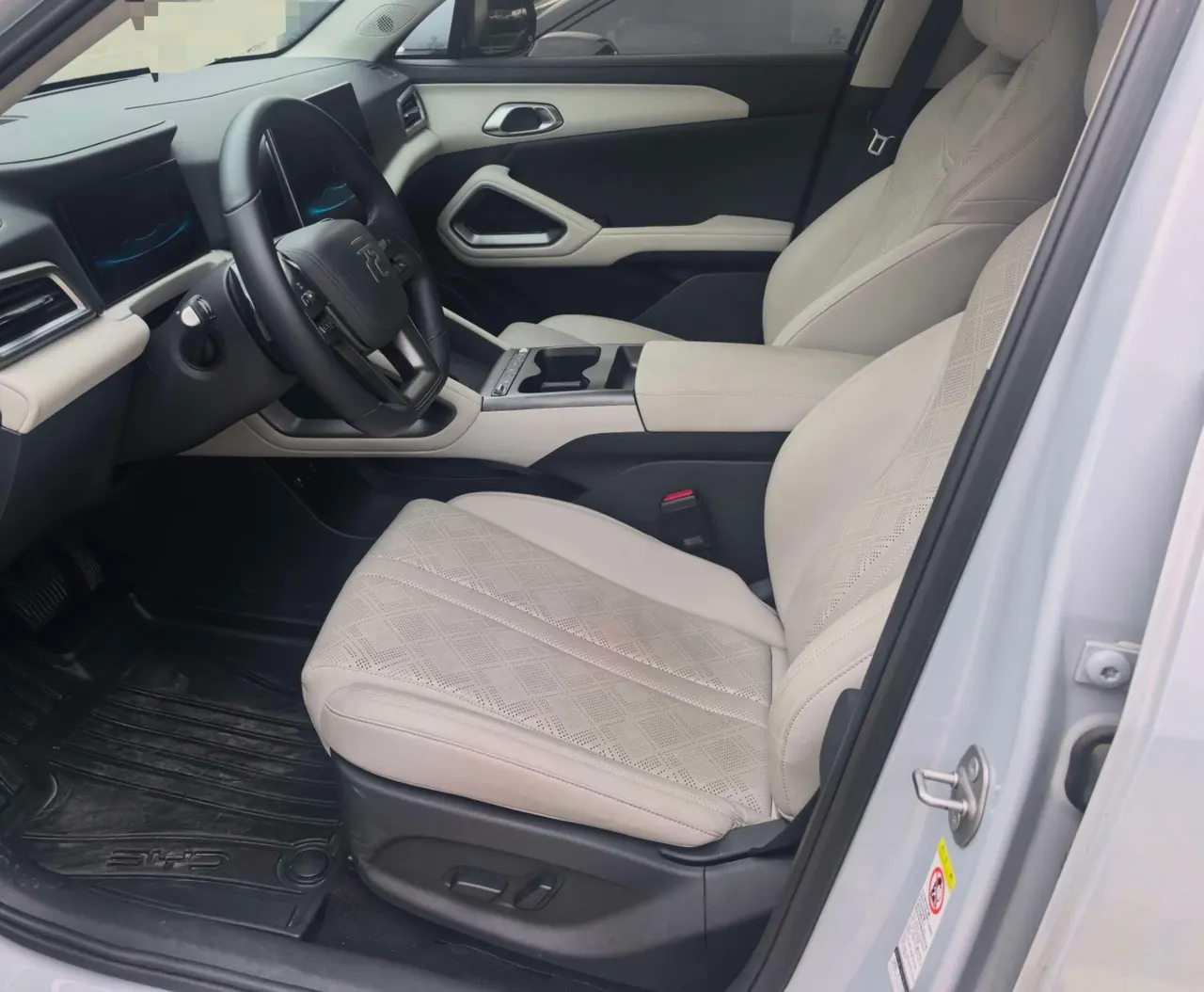 BYD 2025 Yuan UP Smart Driving 401KM Exceed Automatic Gear 3