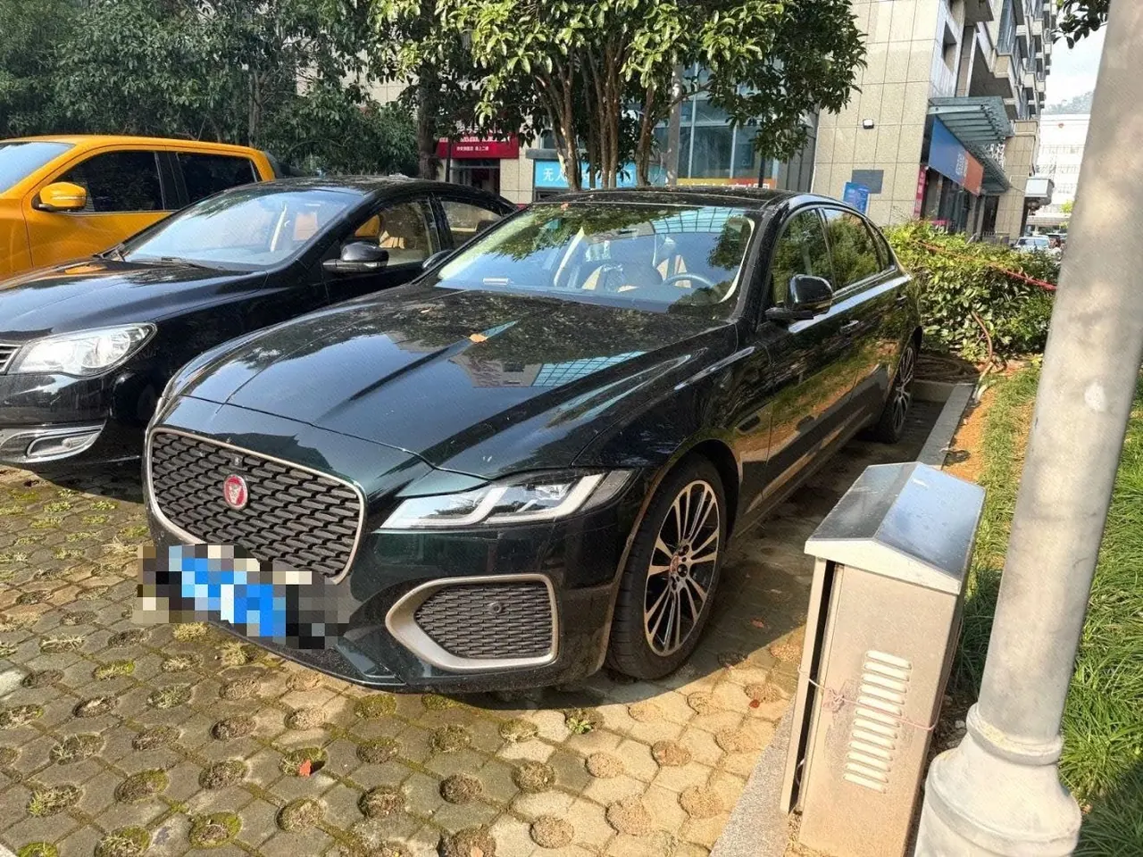 Открыть галерею: Jaguar 2025 XFL 2.0T P 12500.00g Drive Enjoy Deluxe Edition Automatic Gear