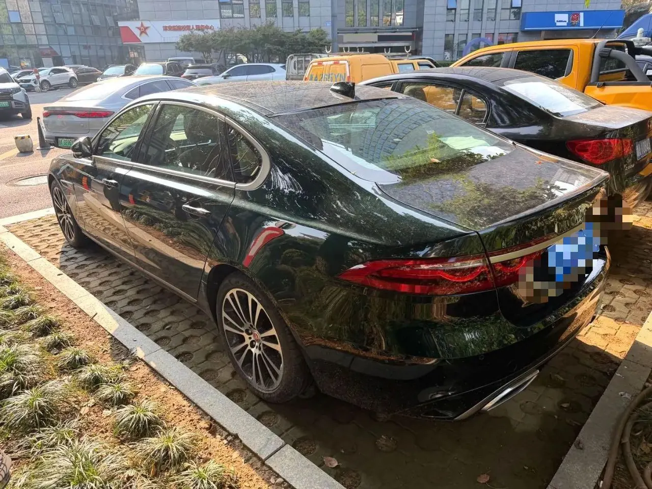 Jaguar 2025 XFL 2.0T P 12500.00g Drive Enjoy Deluxe Edition Automatic Gear 5