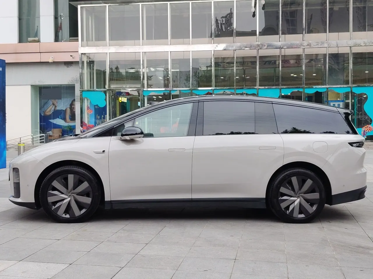 Li 2025 i8 Standard Edition Automatic Gear 8
