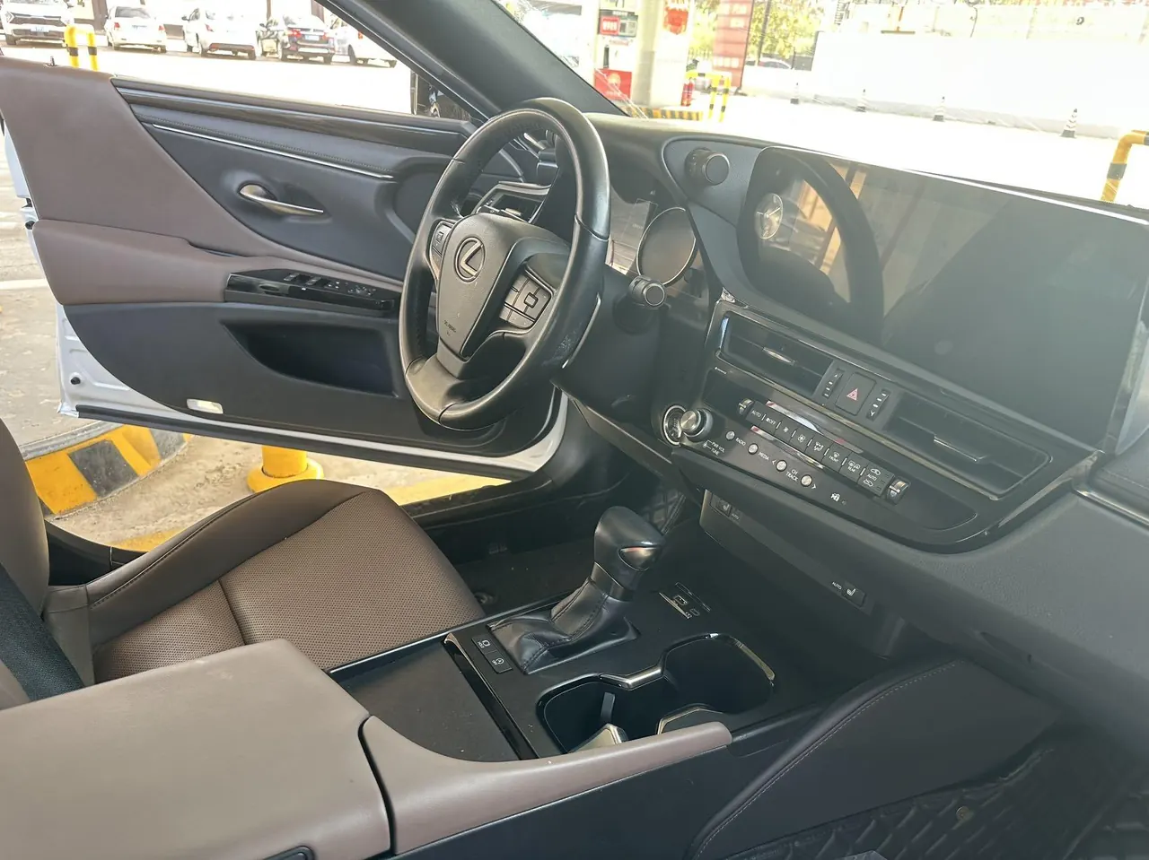 Lexus ES (Imported) 2022 ES200 2.0 Stepless Premium Edition Automatic Gear 6