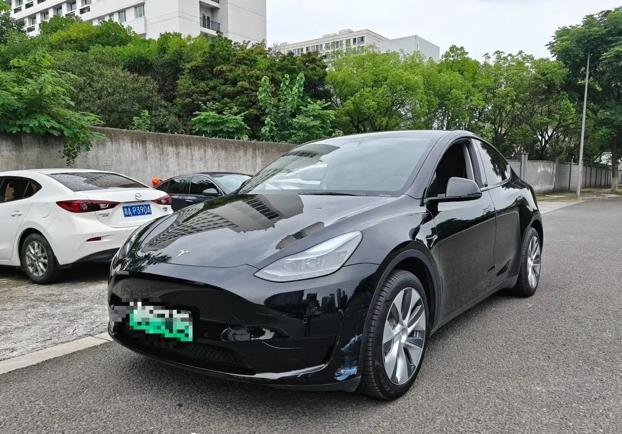 Open image lightbox: Tesla 2022 Model Y rear-wheel drive version automatic transmission