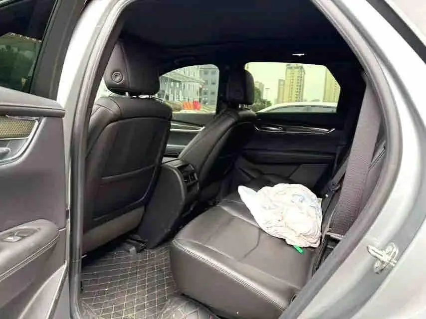 Cadillac 2022 XT5 48V 2.0T 4-wheel drive luxury (hummingbird version) automatic gear 3