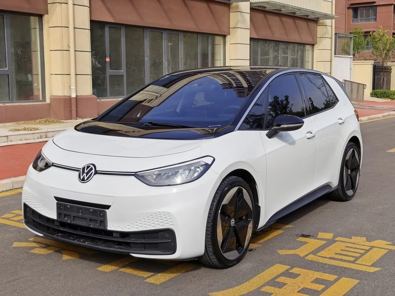 Открыть галерею: Volkswagen 2024 ID. 3 superior version of automatic transmission