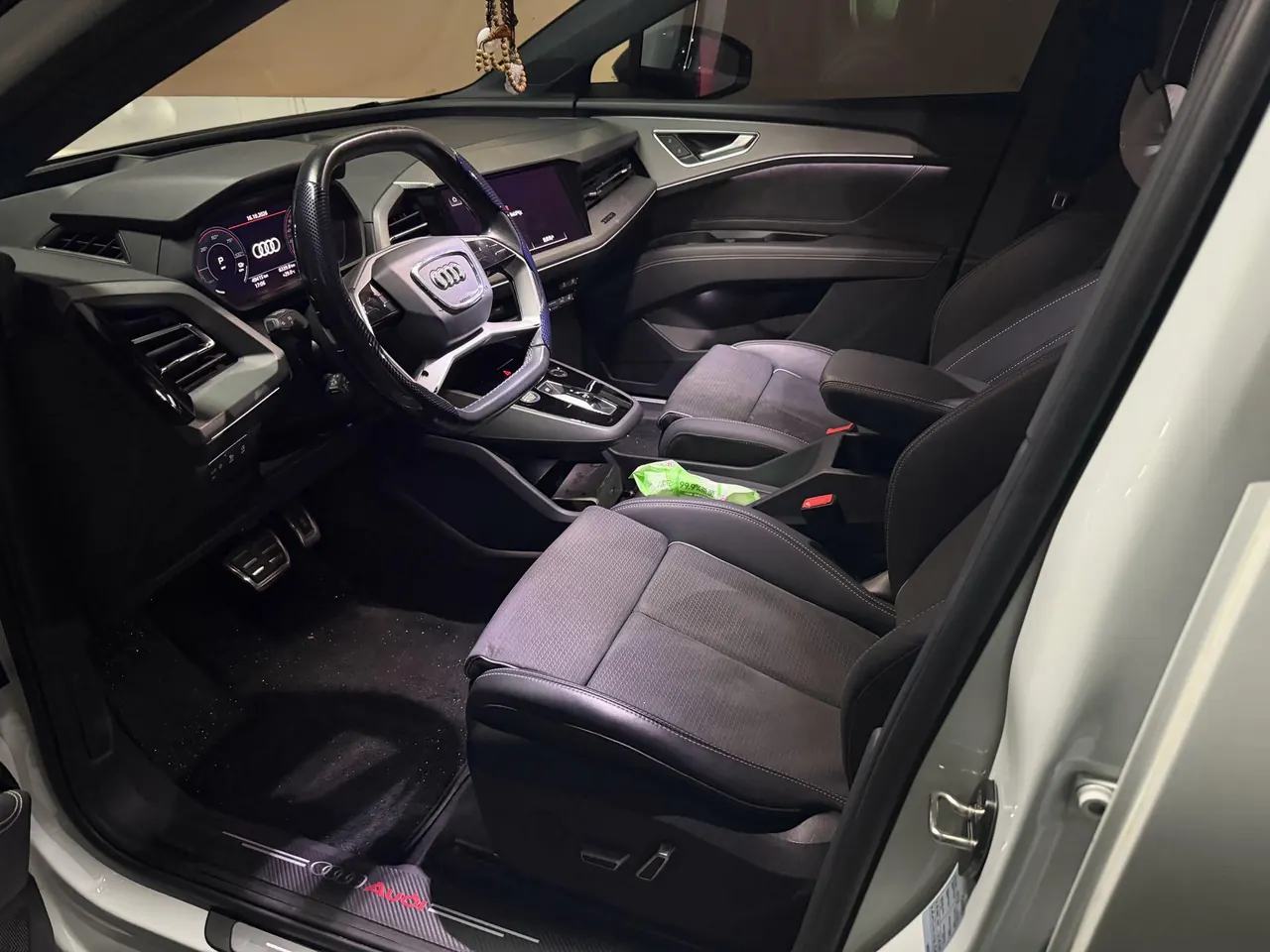 Audi 2022 Q5 e-tron 40-star royal suit automatic gear 3