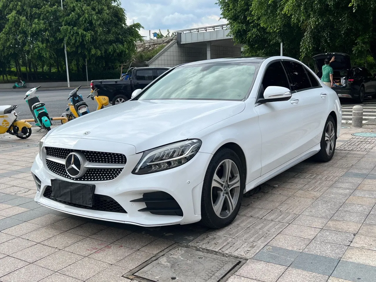 Открыть галерею: Mercedes Benz Class C 2020 C 260 L 48V 1.5T Sports Edition Automatic Gear