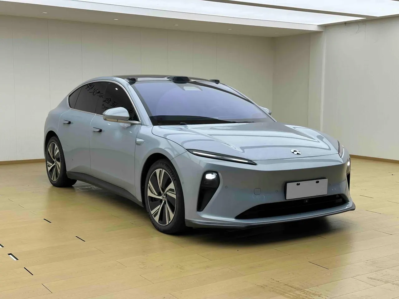 NIO 2022 ET5 75kWh automatic gear 3