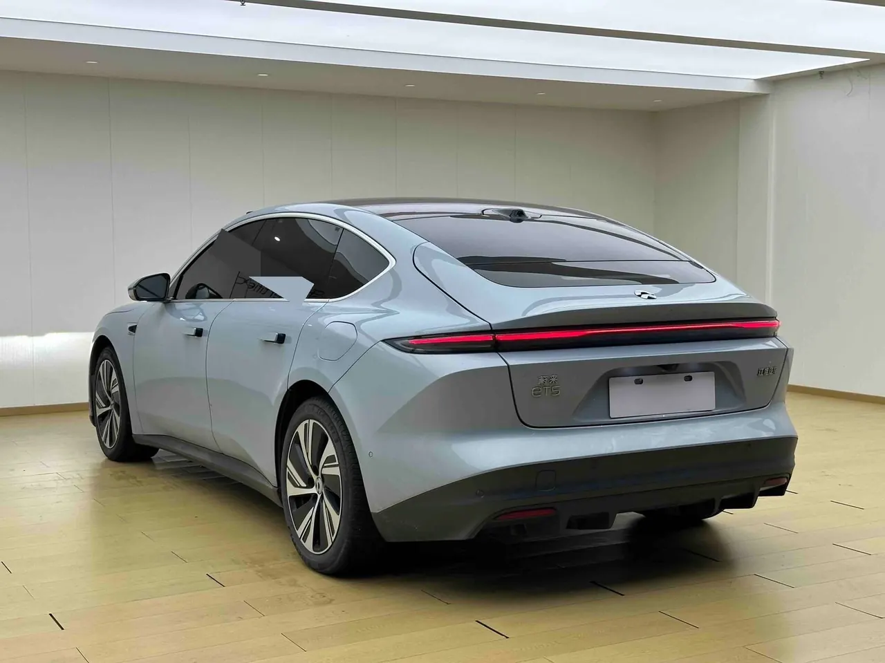 NIO 2022 ET5 75kWh automatic gear 9