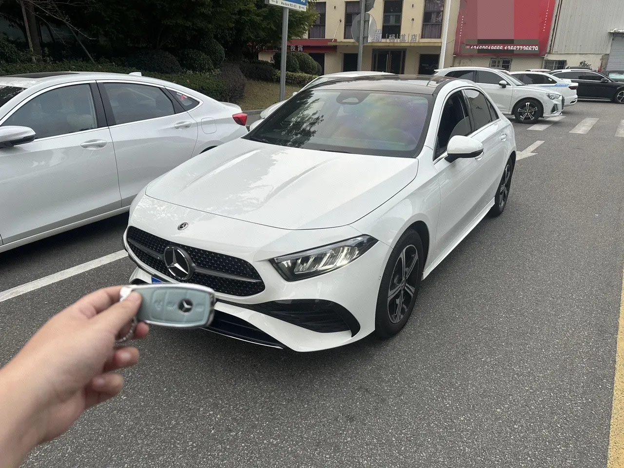 Открыть галерею: Mercedes Benz Class A 2025 A 200 L 1.3T Fashion (Modified) Automatic Gear
