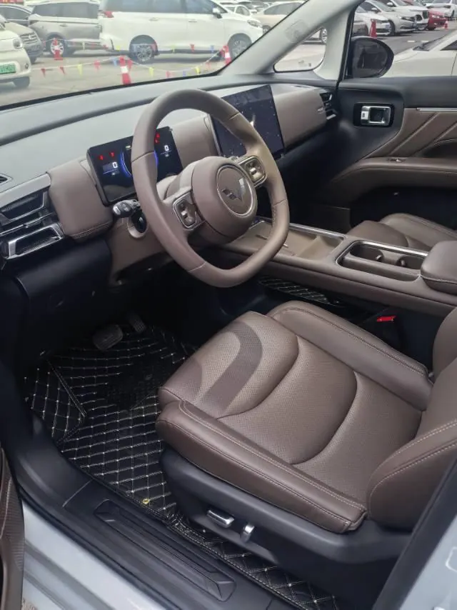 WuLing 2025 Starlight 730 500km Luxury Automatic Gear 2