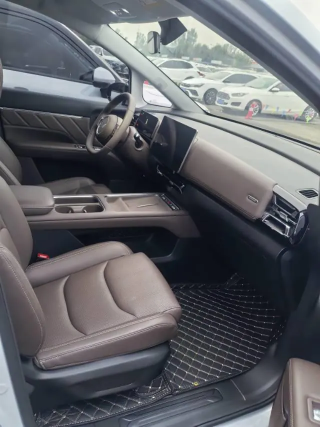 WuLing 2025 Starlight 730 500km Luxury Automatic Gear 4
