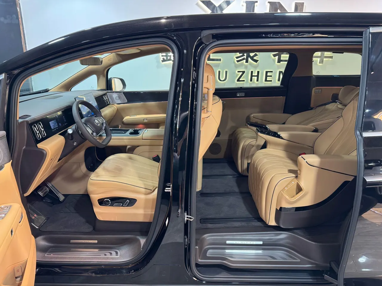 Denza 2026 Denza D9 DM-i 1.5T stepless four-wheel drive flash charging noble automatic gear 5