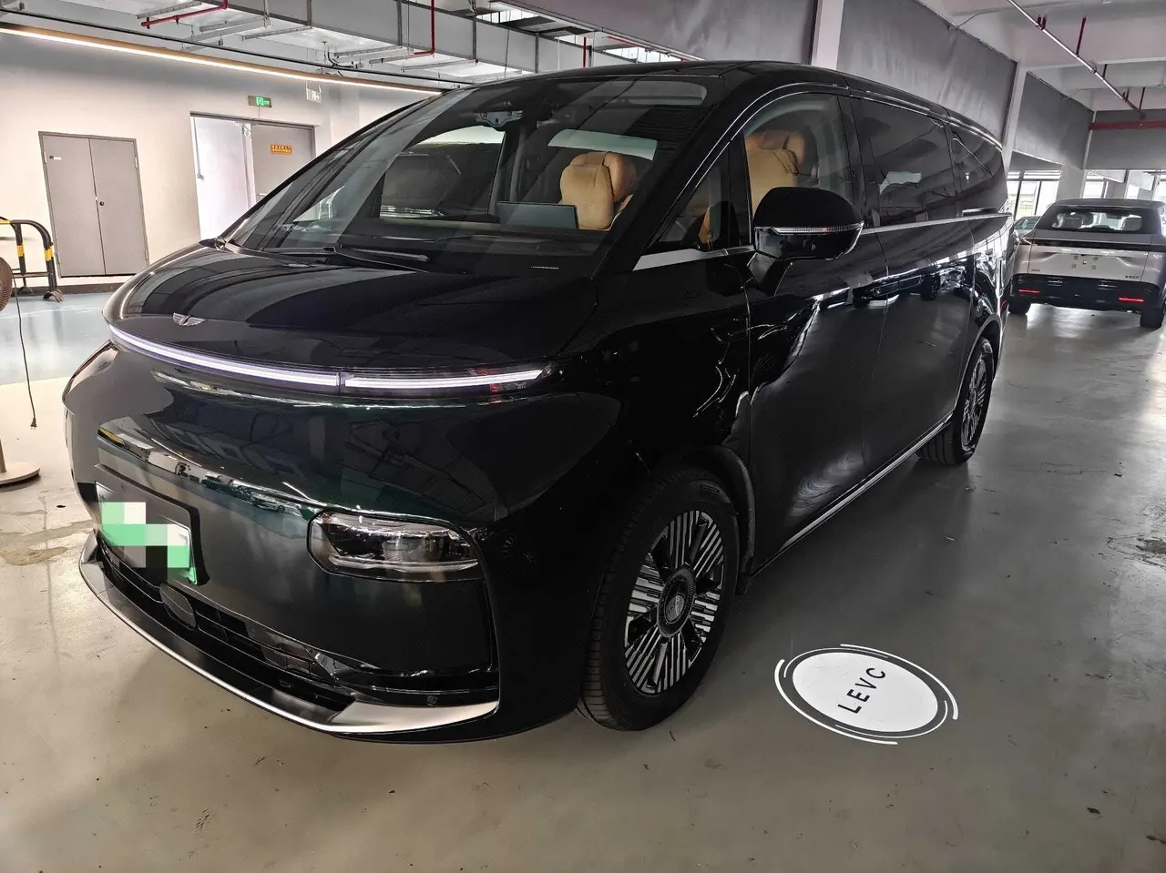 LEVC 2024 L 380 140 6-seat 4-wheel drive Ultra automatic gear - View 1