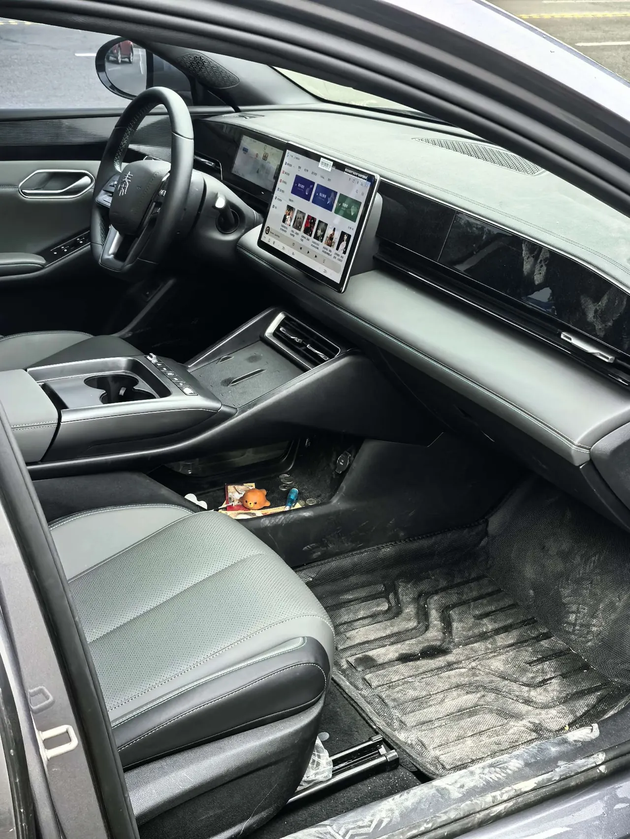 BYD 2025 Qin L EV 470KM Leading Automatic Gear 4