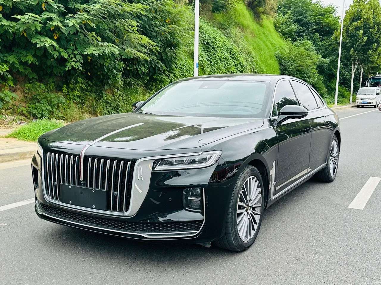 HongQi 2020 H9 48V 2.0T Zhilian Flag Edition Automatic Gear - View 1