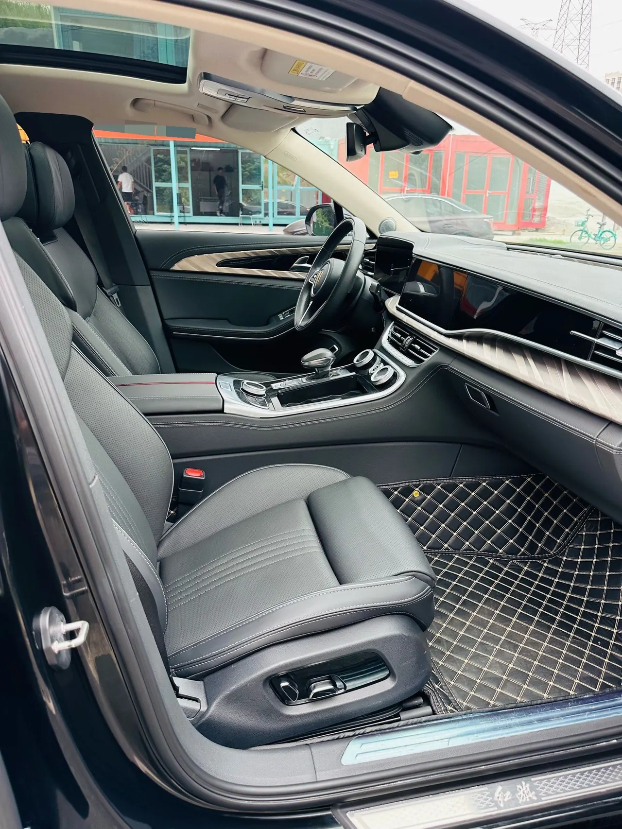 HongQi 2020 H9 48V 2.0T Zhilian Flag Edition Automatic Gear 4