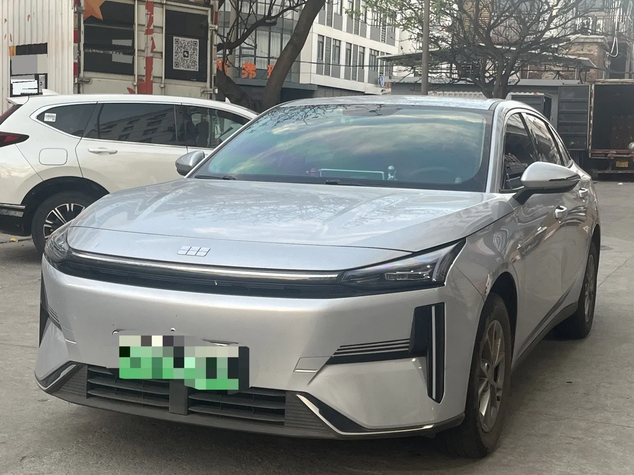 Geely Galaxy 2025 L6 EM-i 1.5 60km sailing version of automatic gear - View 1