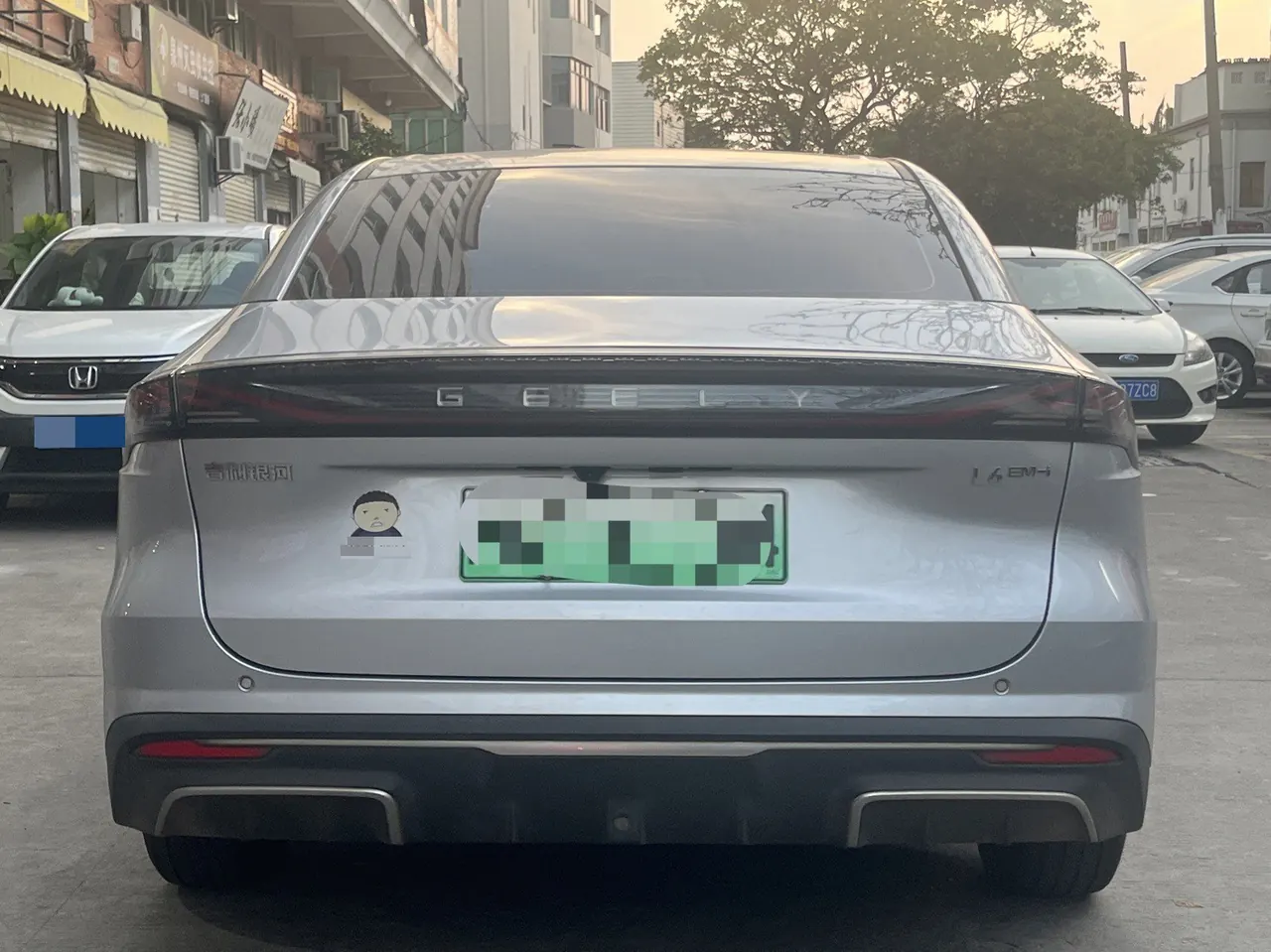 Geely Galaxy 2025 L6 EM-i 1.5 60km sailing version of automatic gear 8