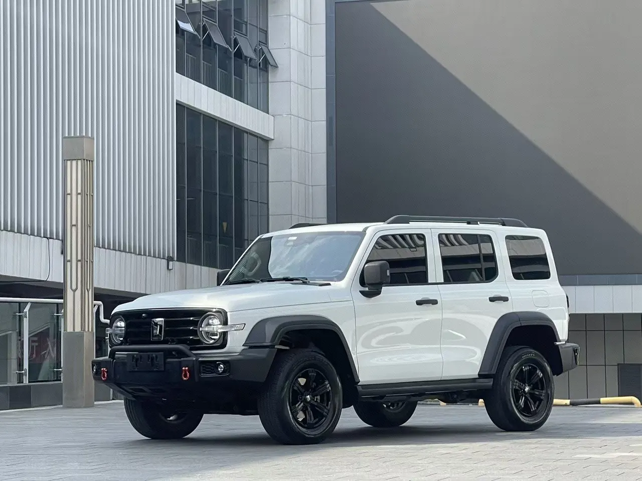 Open image lightbox: Tank 2025 Tank 300 2.0T Challenger Automatic Transmission