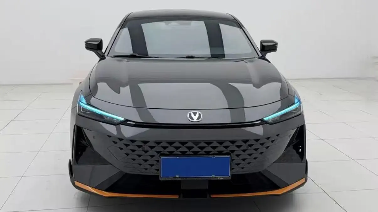 ChangAn 2024 UNI-V 1.5T Distinguished Sports Automatic 2