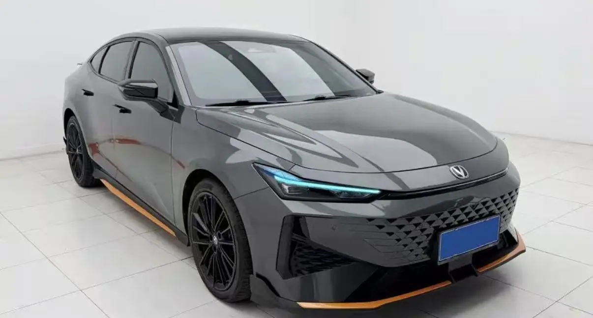 ChangAn 2024 UNI-V 1.5T Distinguished Sports Automatic 5