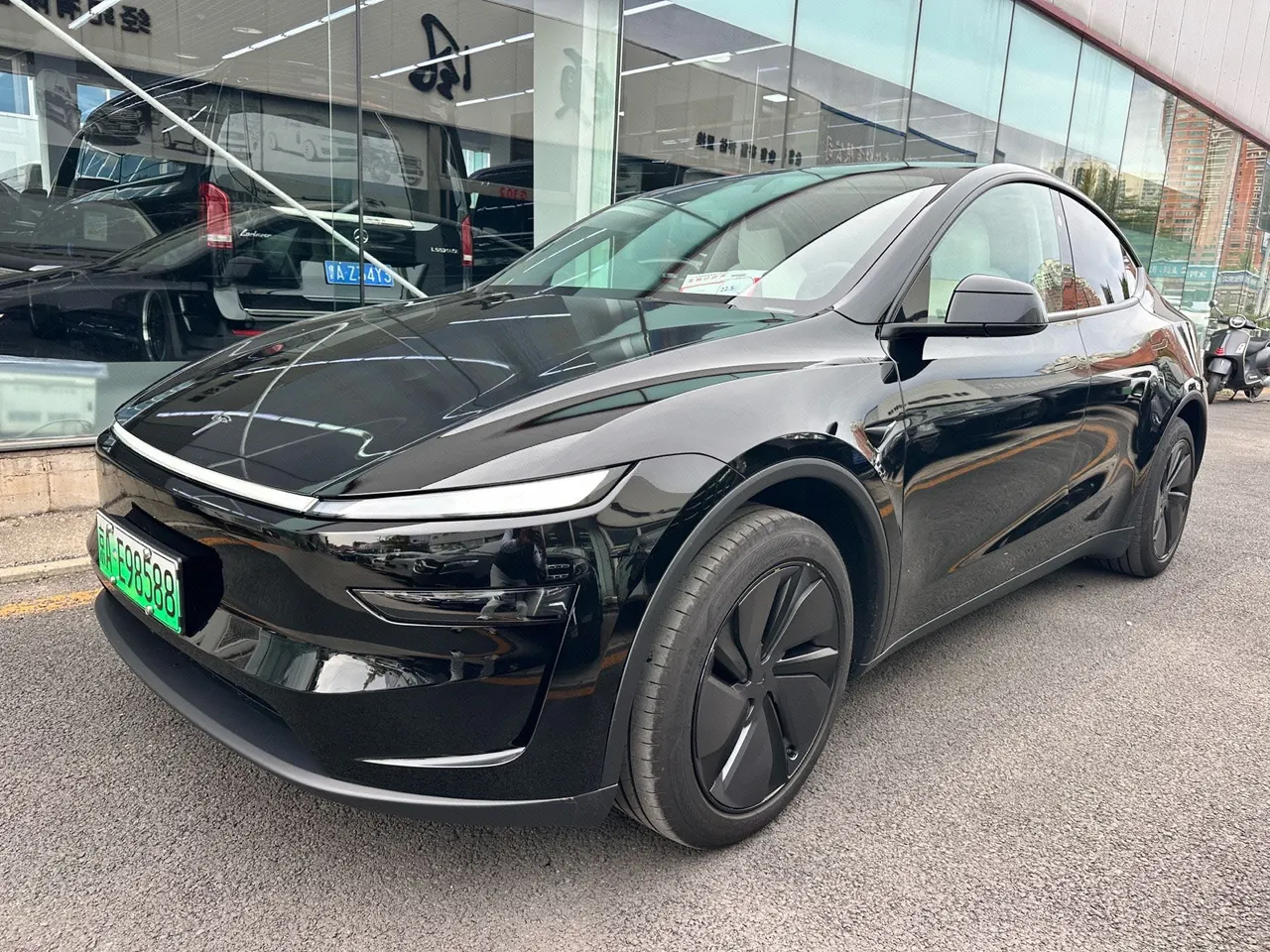 Open image lightbox: Tesla 2025 Model Y Rear Wheel Drive First Edition Automatic Transmission