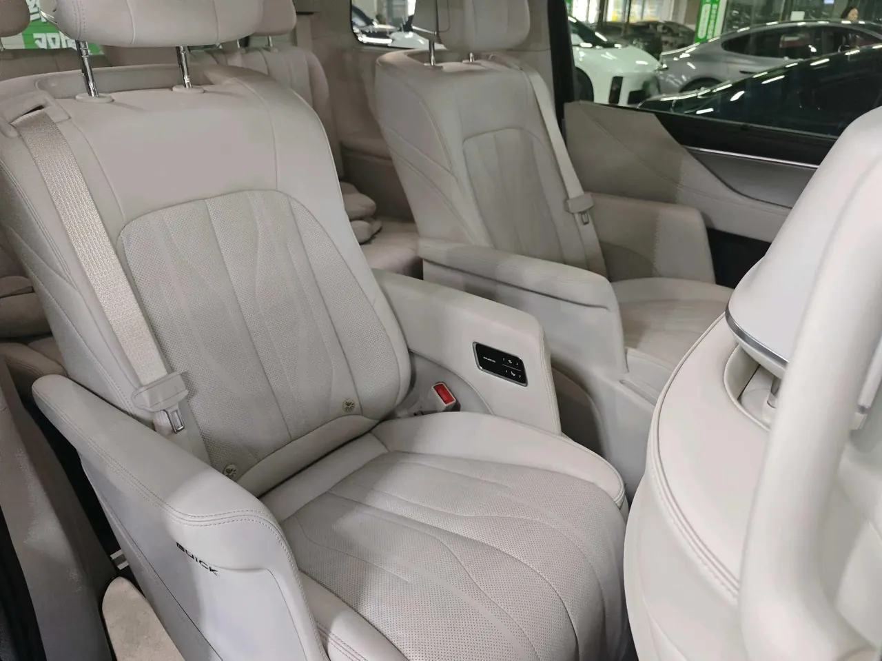 Buick 2024 GL8 Lu Zun PHEV 1.5T Exclusive Edition 7-seat Automatic Gear 8
