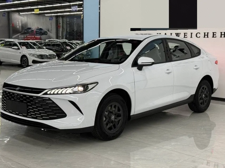 BYD 2026 Qin PLUS DM-i 1.5 CVT 128km Entry-Level Automatic - View 1