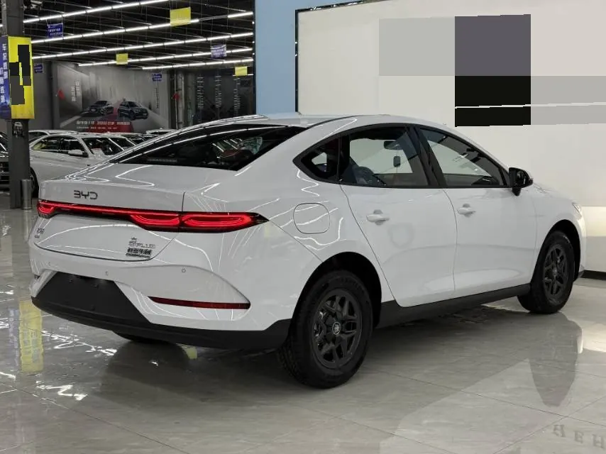 BYD 2026 Qin PLUS DM-i 1.5 CVT 128km Entry-Level Automatic 4