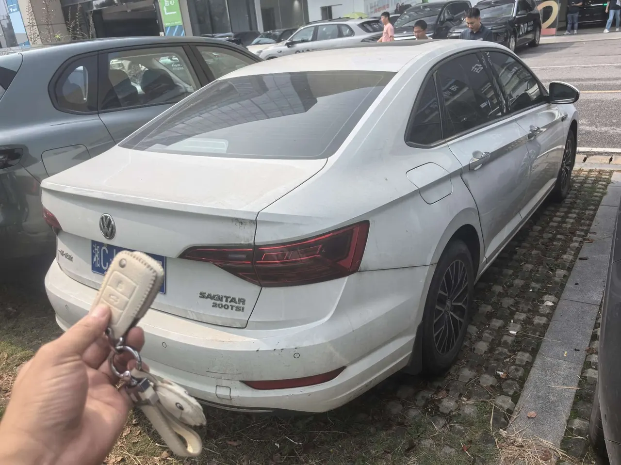 Volkswagen 2020 Sagitar 1.2TSI 200TSI Comfortable Automatic 8