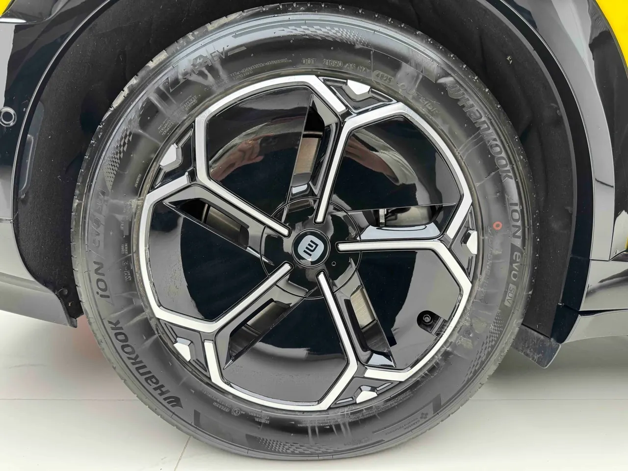 MI 2025 YU7 Long Endurance Four-wheel Drive Pro Edition Automatic Gear 13