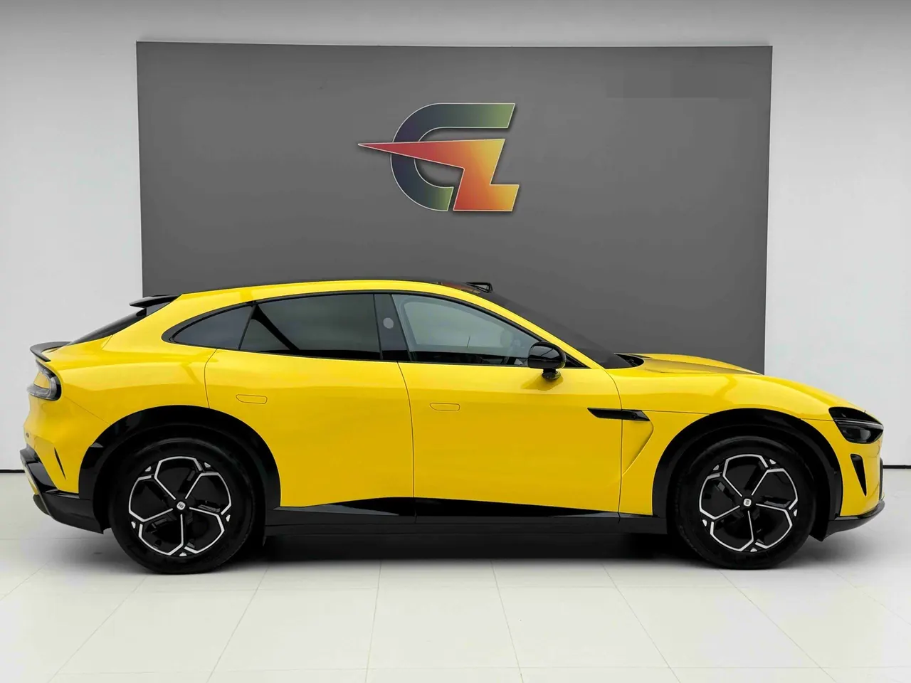 MI 2025 YU7 Long Endurance Four-wheel Drive Pro Edition Automatic Gear 5