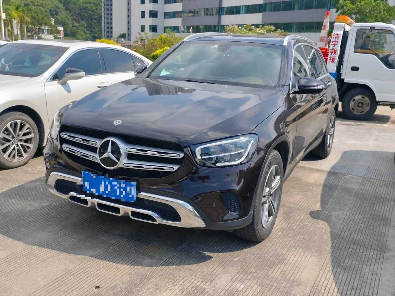 Открыть галерею: Mercedes Benz 2021 GLC 260 L 4MATIC 2.0T Dynamic Automatic