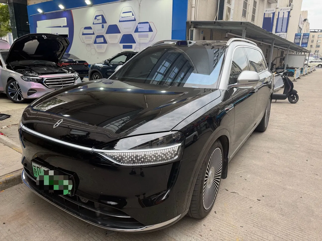 AITO 2024 AITO M9 extended range Ultra 42kWh automatic gear - View 1