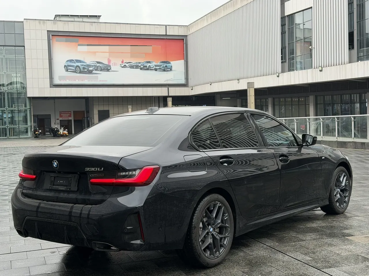 BMW 3 Series 2025 330Li 2.0T M Sports Obsidian Night Suit Automatic Gear 9
