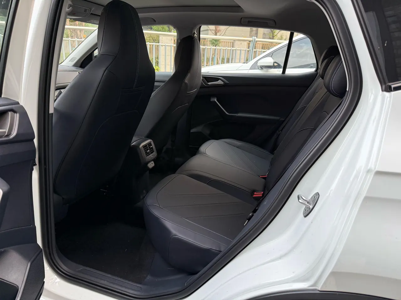 Volkswagen 2026 Tuyue Xinrui 1.5TSI 300TSI Sharp Enjoy Edition Automatic Gear 3