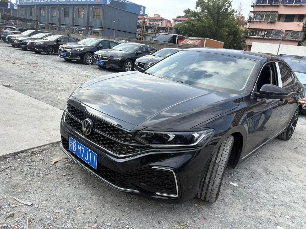 Открыть галерею: Volkswagen 2024 Passat 2.0TSI 330TSI Star Elite Edition Automatic Gear