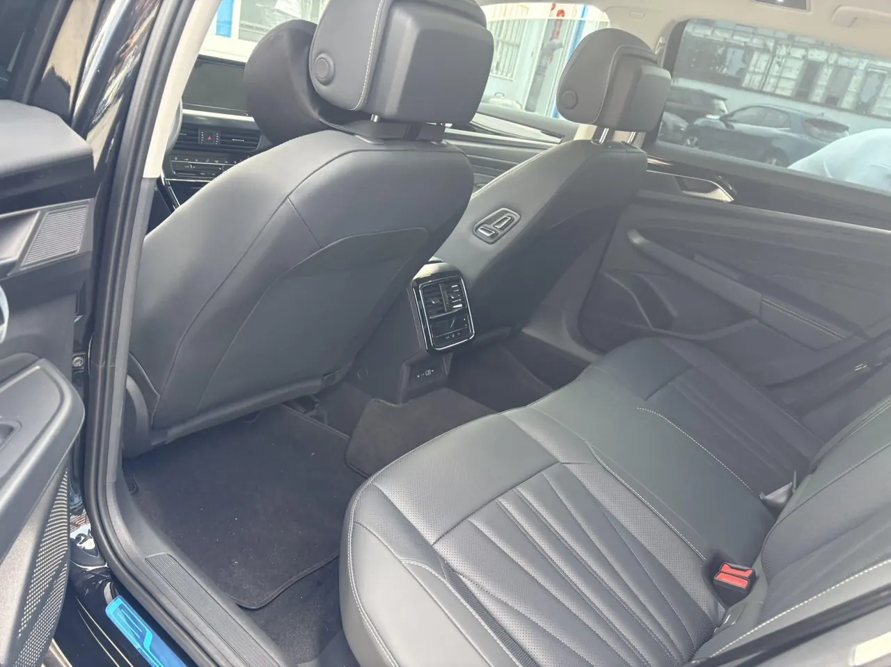Volkswagen 2024 Passat 2.0TSI 330TSI Star Elite Edition Automatic Gear 4