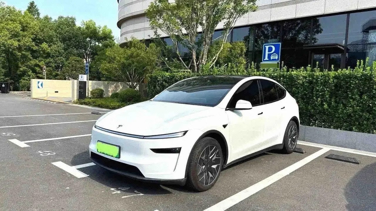 Open image lightbox: Tesla 2025 Model Y L Long Endurance All-Wheel Drive Automatic Transmission