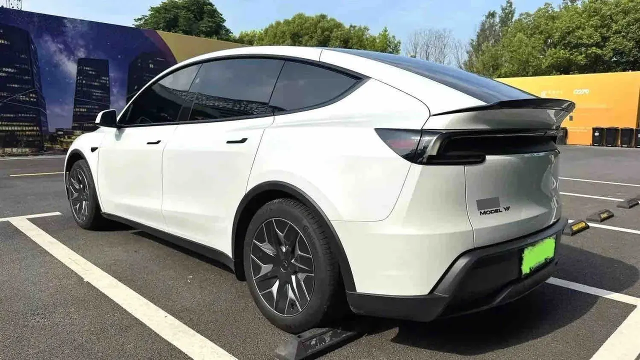 Tesla 2025 Model Y L Long Endurance All-Wheel Drive Automatic Transmission 2