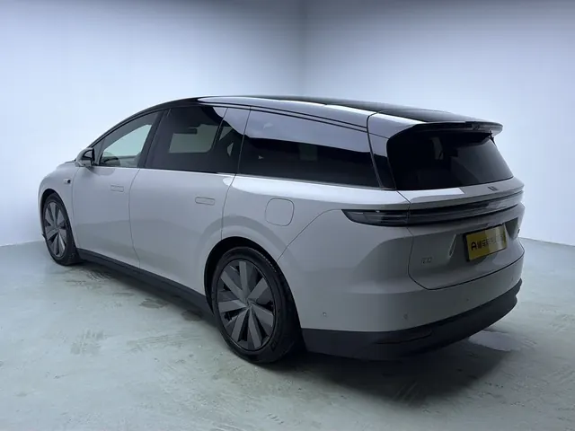 Li 2025 i8 Standard Edition Automatic Gear 8