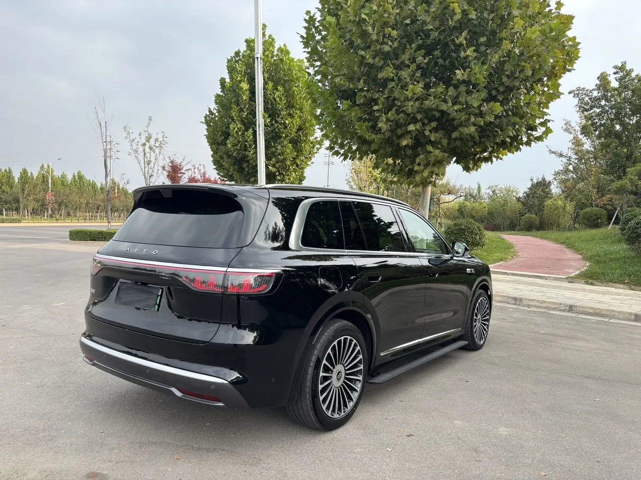 AITO 2025 AITO M8 Ultra 53.4kWh 6-seat automatic gear 9