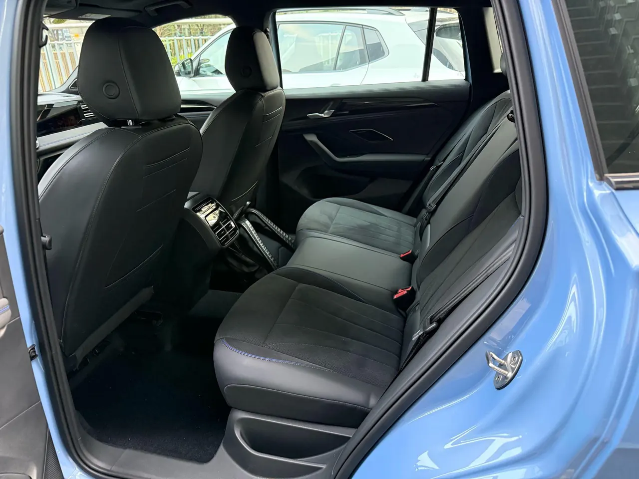 Volkswagen 2026 Tiguan L PRO 2.0TSI 380TSI Four-wheel Drive R-Line Smart Edition Automatic Gear 3