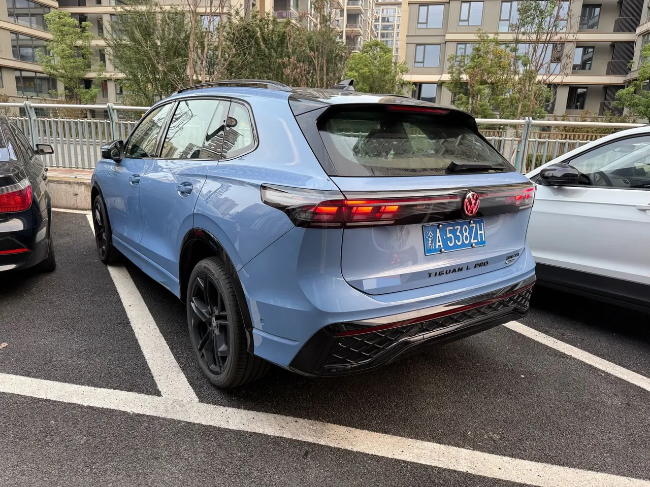 Volkswagen 2026 Tiguan L PRO 2.0TSI 380TSI Four-wheel Drive R-Line Smart Edition Automatic Gear 5